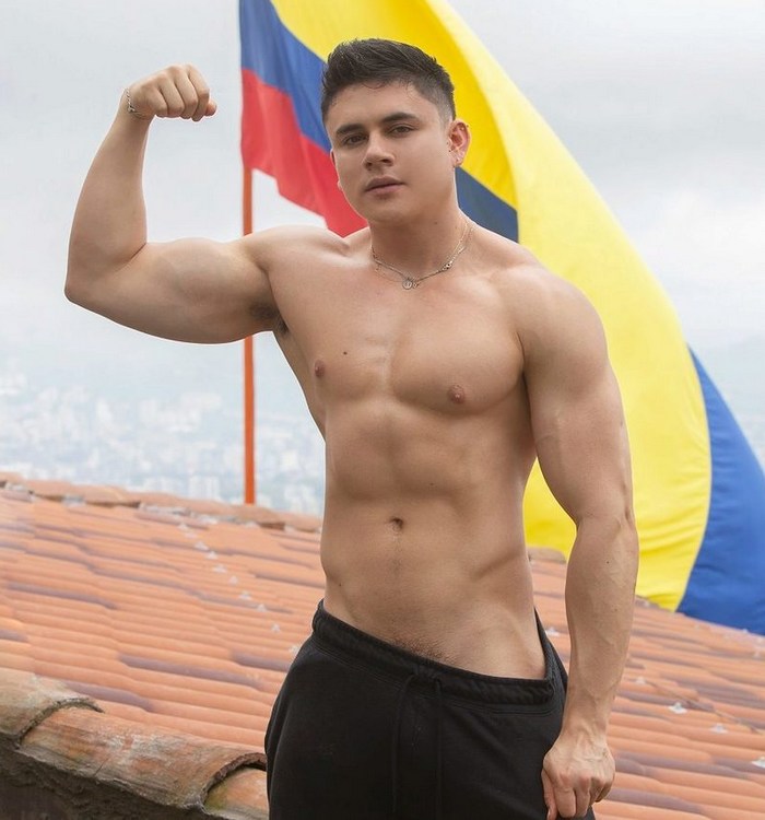 Aron Connor Flirt4Free Muscle Hunk