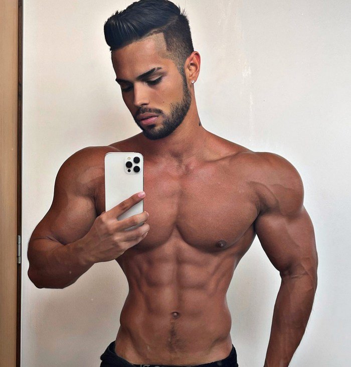 Frank Dwayne Flirt4Free Male Cam Model Lation Muscle Jock