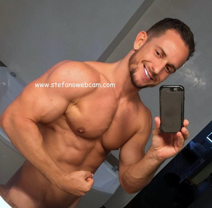 jakub-stefano-muscular-male-webcam-model-flirt4free-6