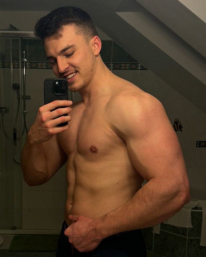 Lewis Arturo Flirt4Free Male Webcam Model